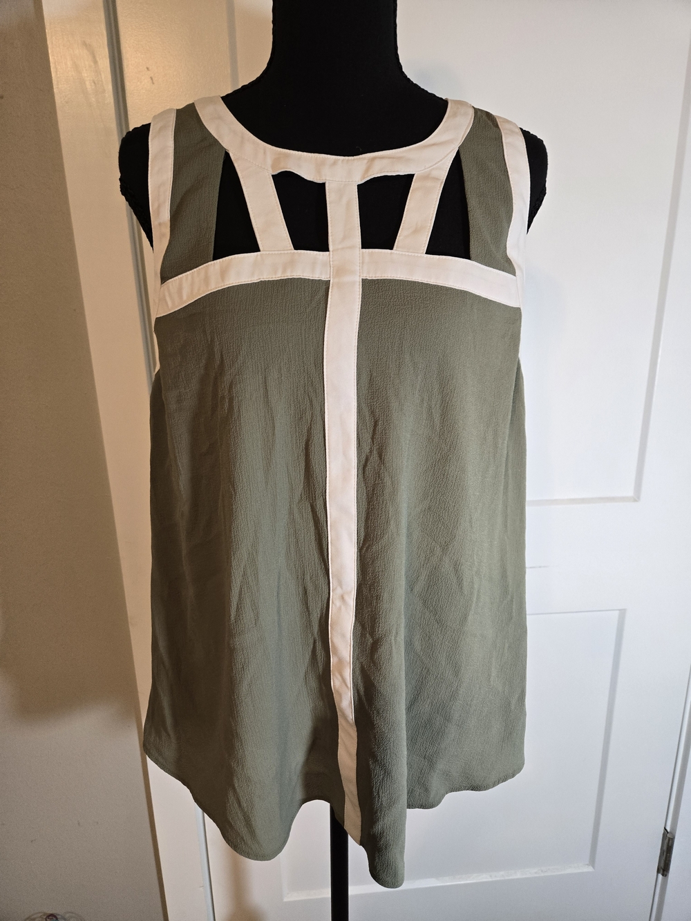 Candie's Olive Green & Cream Geometric Cutout Keyhole Tank Top Size L